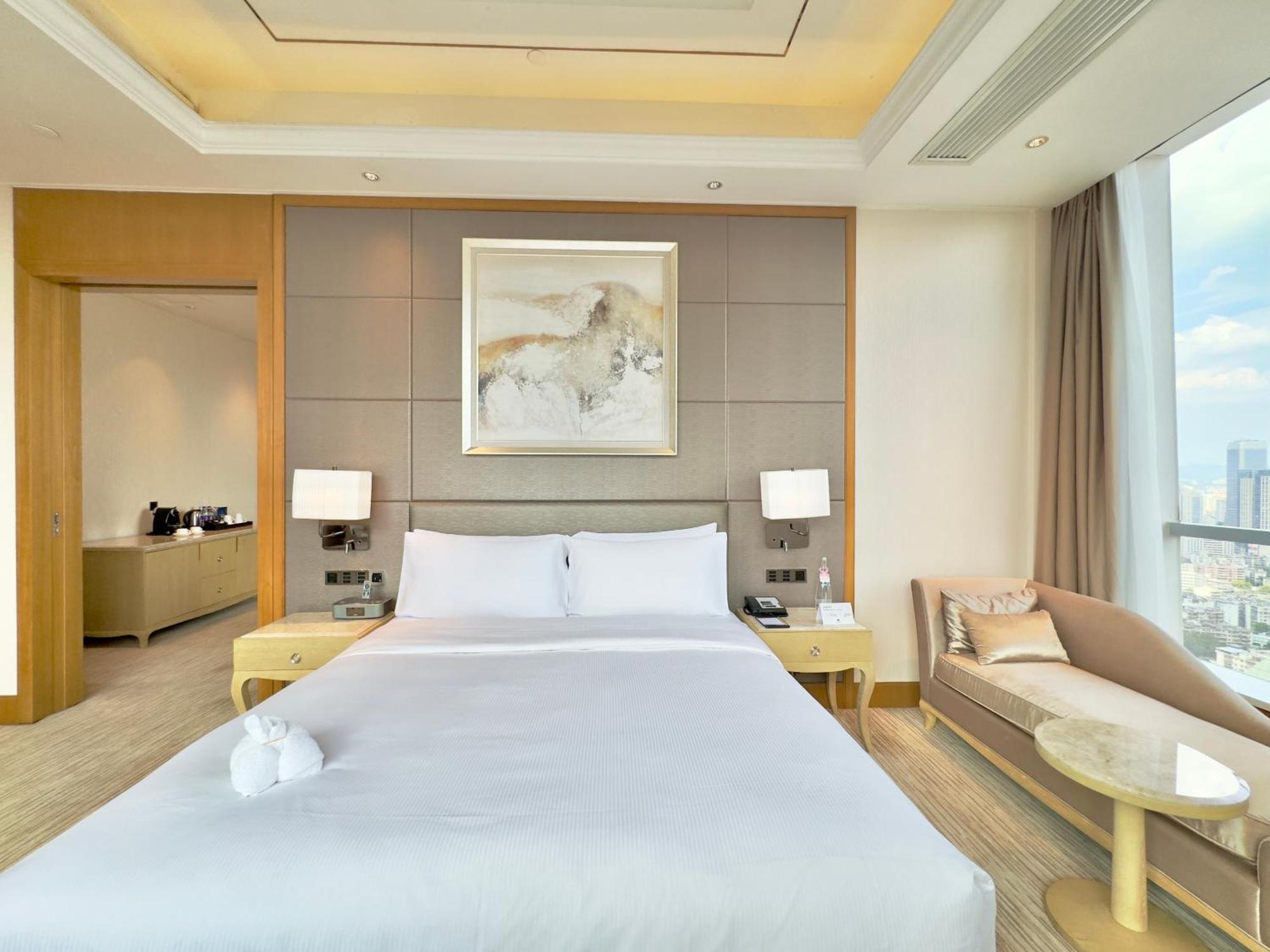 Doubletree By Hilton Guangzhou-Free Shuttle Bus To Canton Fair Complex & Overseas Buyer Registration Services During Canton Fair Period Hotel Exterior photo