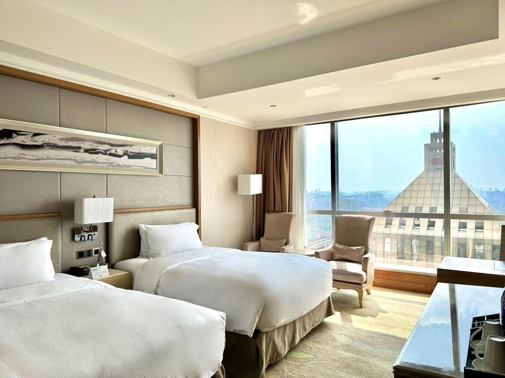 Doubletree By Hilton Guangzhou-Free Shuttle Bus To Canton Fair Complex & Overseas Buyer Registration Services During Canton Fair Period Hotel Exterior photo