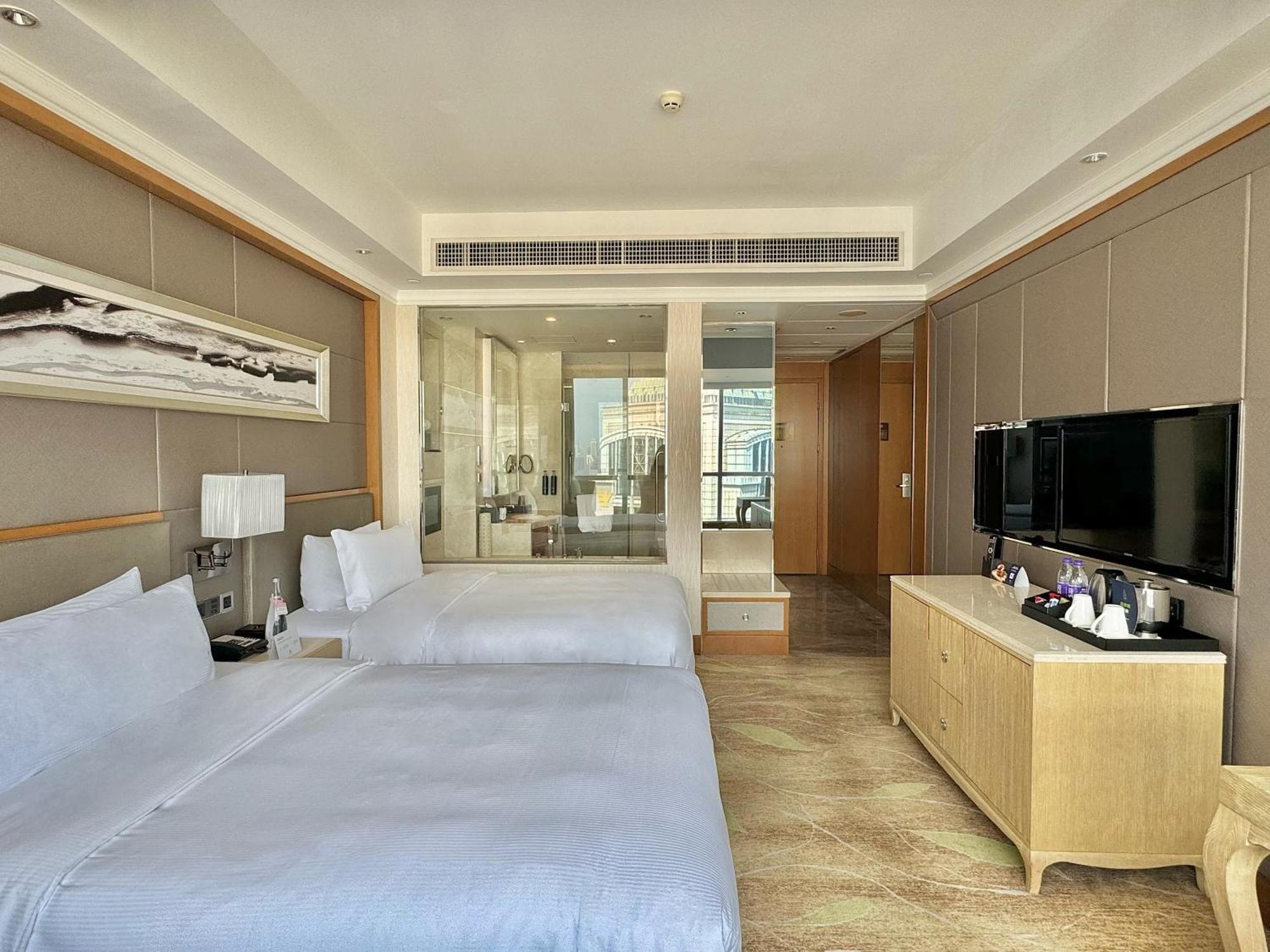 Doubletree By Hilton Guangzhou-Free Shuttle Bus To Canton Fair Complex & Overseas Buyer Registration Services During Canton Fair Period Hotel Exterior photo